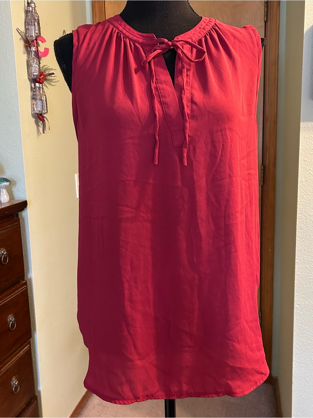 Loft magenta sleeveless flowy tank top tie collar keyhole opening size L summer